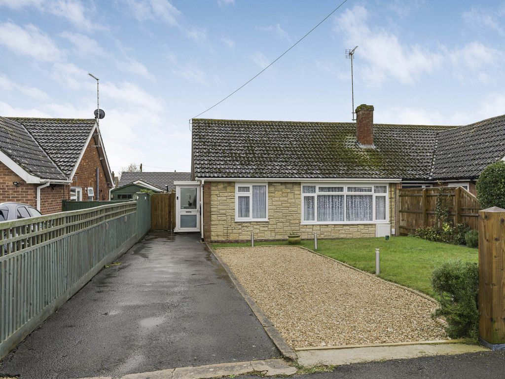 2 bed semidetached bungalow for sale in Warner Crescent, Didcot OX11