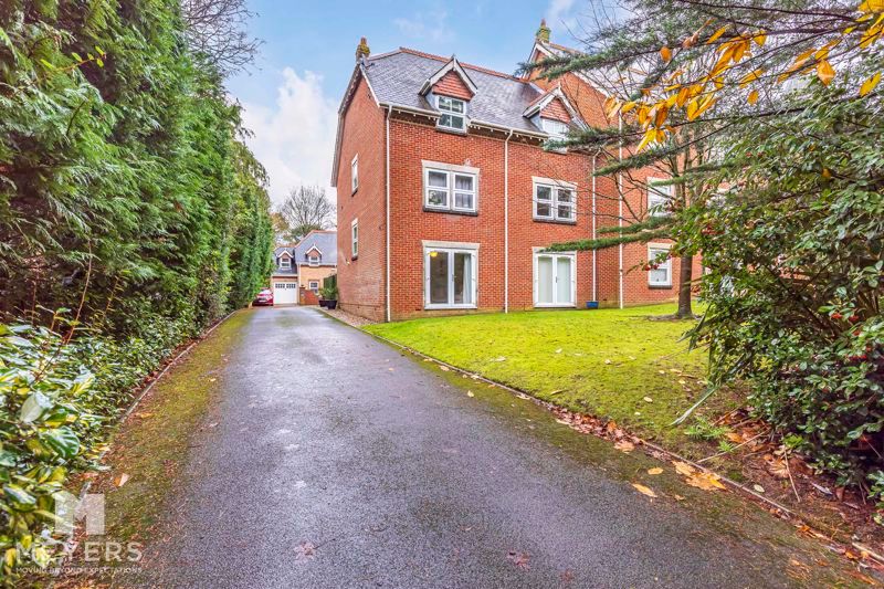 4 bed end terrace house for sale in Portland Place, Braidley Road