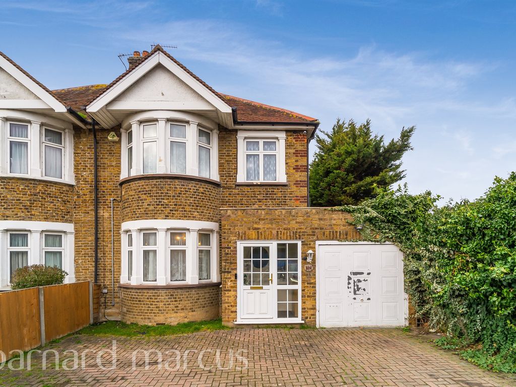 3 bed semidetached house for sale in Staines Road, Bedfont, Feltham