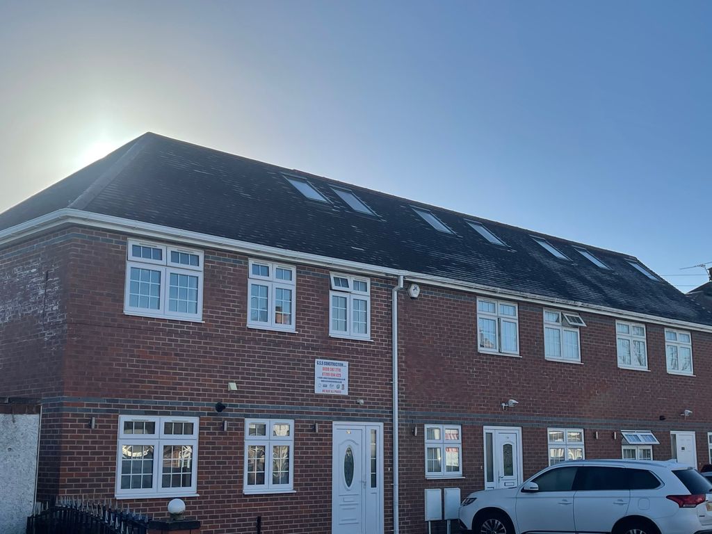 5 bed detached house to rent in Melbury Avenue, Southall UB2 Zoopla