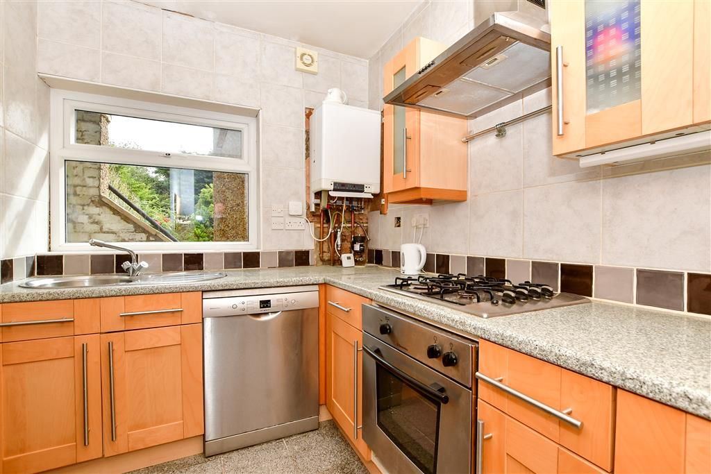 2 bed flat for sale in Blenheim Gardens, Wallington, Surrey SM6, £