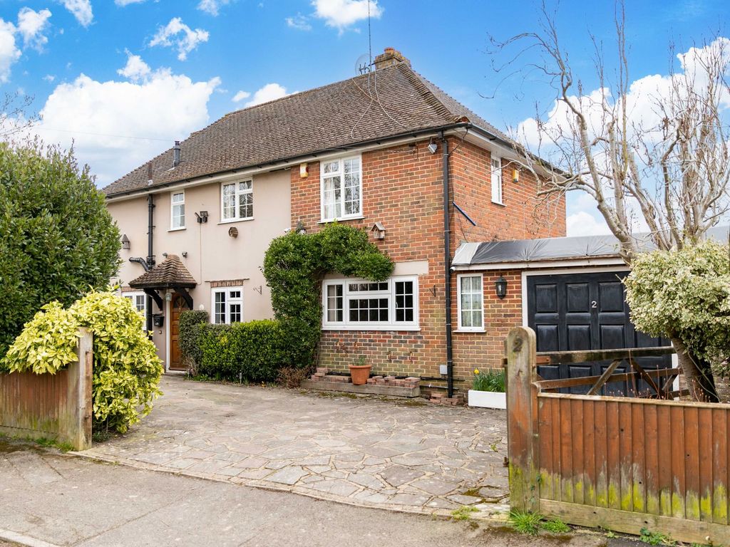 3 bed detached house for sale in Headland Way, Lingfield RH7 Zoopla