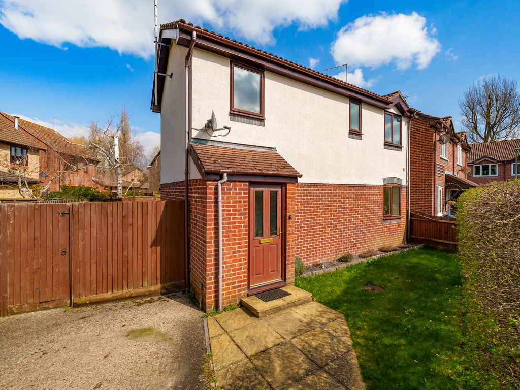 2 bed detached house for sale in Lammas Close, Godalming GU7 Zoopla