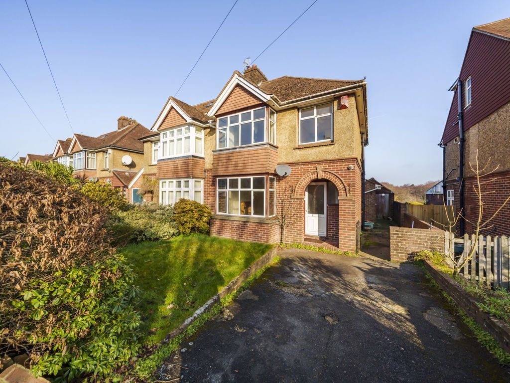 4 bed semidetached house for sale in Ravenswood Avenue, Tunbridge