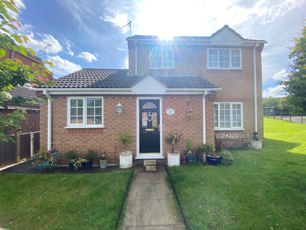 3 bed detached house for sale in Lancaster Court, Yaxley, Peterborough