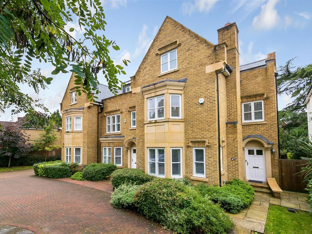 4 bed semidetached house for sale in Upper Teddington Road, Hampton