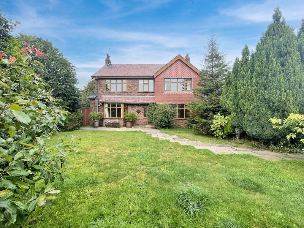 5 bed detached house to rent in Ribby Road, Wrea Green PR4, £2,200 pcm