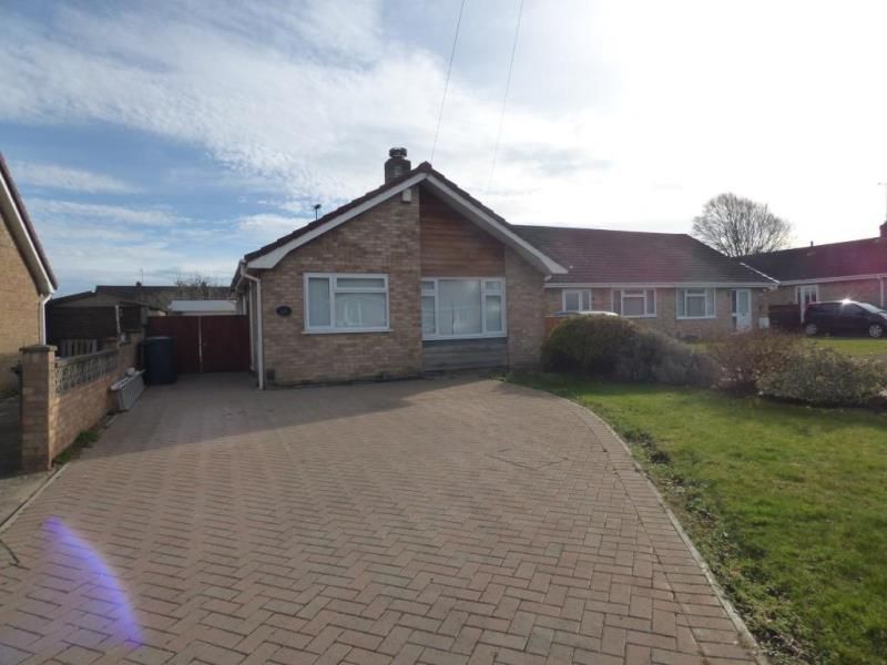 3 bed bungalow to rent in Montfort Road, Longlevens, Gloucester GL2