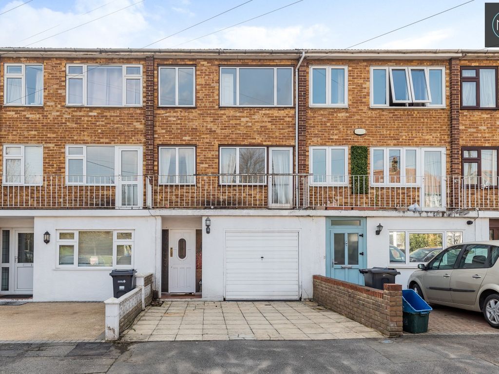 Rose Avenue, South Woodford, London E18  