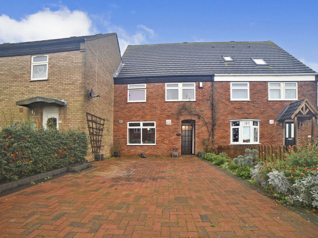 4 bed terraced house for sale in Halford Road, Attleborough NR17 Zoopla