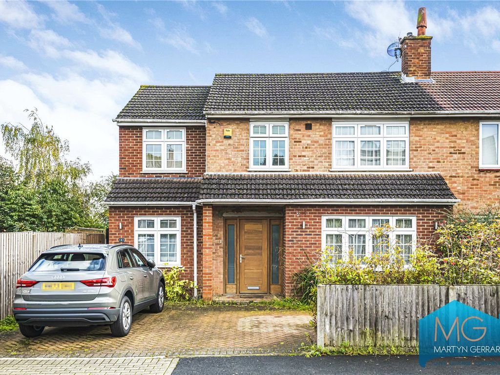 5 bed semidetached house for sale in Ryecroft Crescent, EN5, £