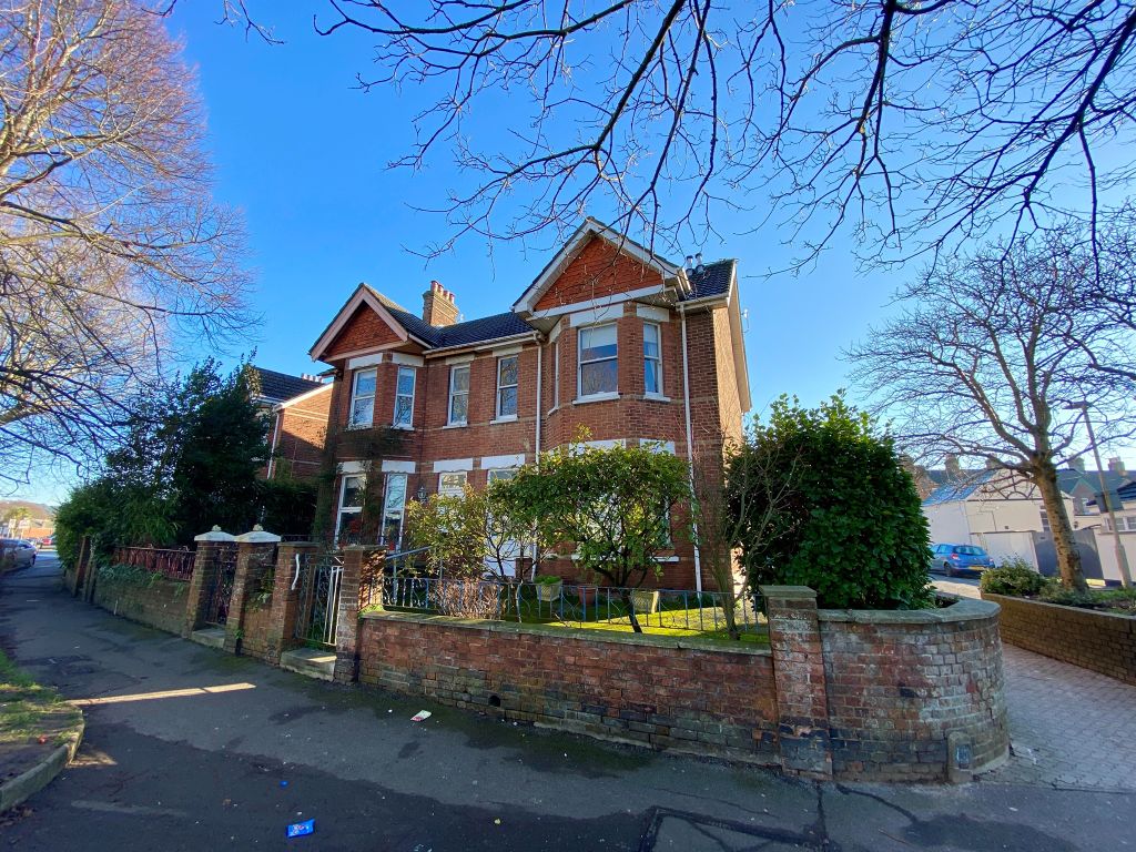 2 bed flat for sale in Garland Road, Poole BH15 Zoopla