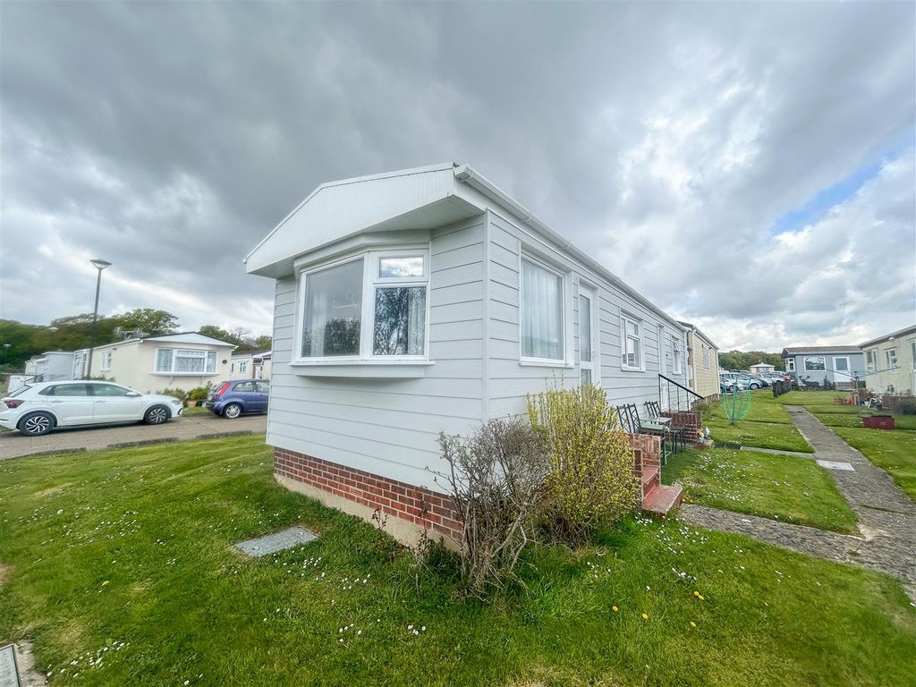 2 bed mobile/park home for sale in Meadow View Park, St. Osyth Road