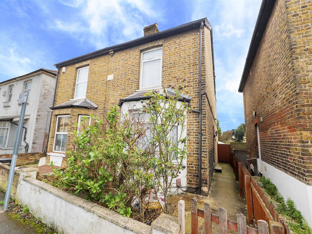 3 bed semidetached house for sale in Albert Road, West Drayton UB7