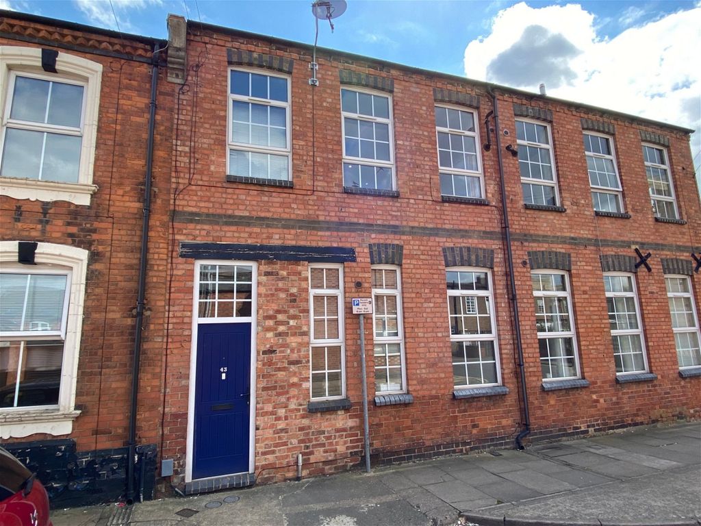 3 bed terraced house for sale in Margaret Street, Northampton NN1 Zoopla
