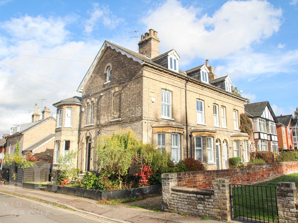 4 bed end terrace house for sale in Sussex Road, Colchester, Essex CO3