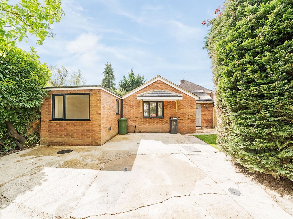 2 bed detached bungalow for sale in Allenby Road, Maidenhead SL6, £