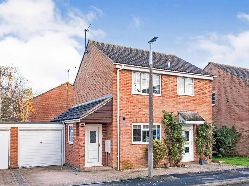 3 bed detached house for sale in Selby Crescent, Freshbrook, Swindon SN5 Zoopla