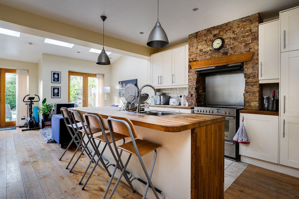 4 bed property to rent in Hardy Road, London SW19, £3,450 pcm Zoopla