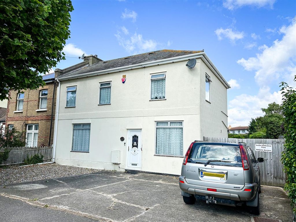 4 bed semidetached house for sale in Holland Road, HollandOnSea