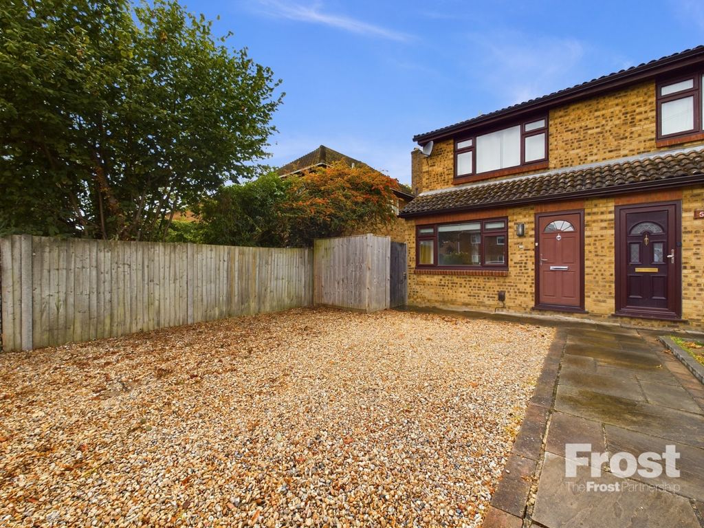 1 bed end terrace house to rent in Gordon Road, Ashford, Surrey TW15, £