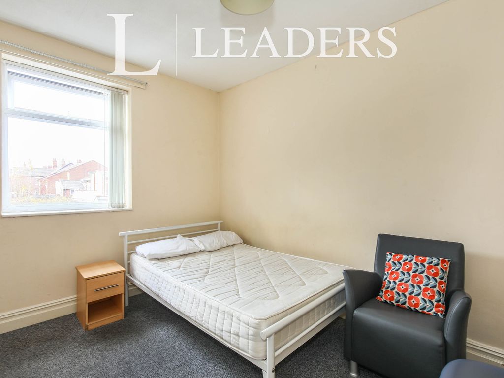 Room to rent in Victoria Road, Northwich CW9, £475 pcm Zoopla