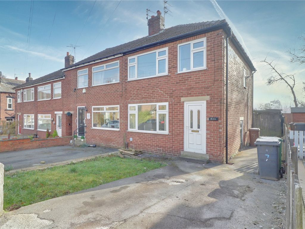 3 bed end terrace house for sale in Springfield Close, Horsforth, Leeds