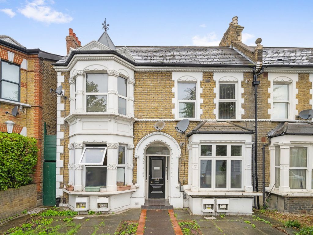 2 bed flat for sale in Barry Road, East Dulwich, London SE22, £400,000