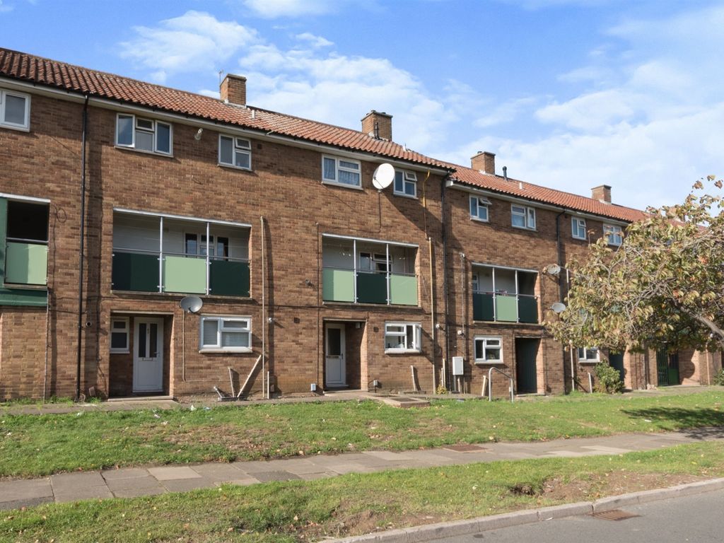 South Oval, Northampton NN5  