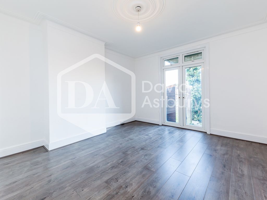 3 bed terraced house to rent in Arlington Road, Southgate, London N14