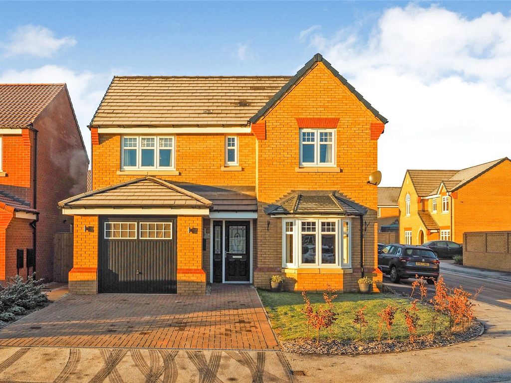 4 bed detached house for sale in Griffon Drive, Hucknall, Nottingham