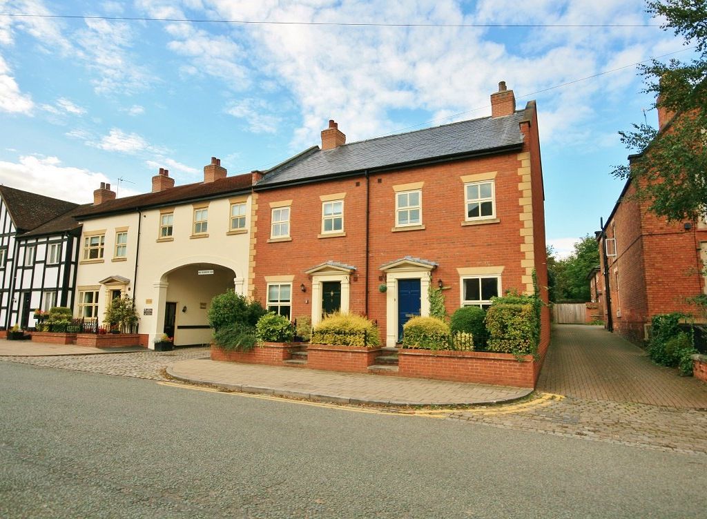3 bed town house to rent in Kings Court, Welsh Row, Nantwich CW5, £