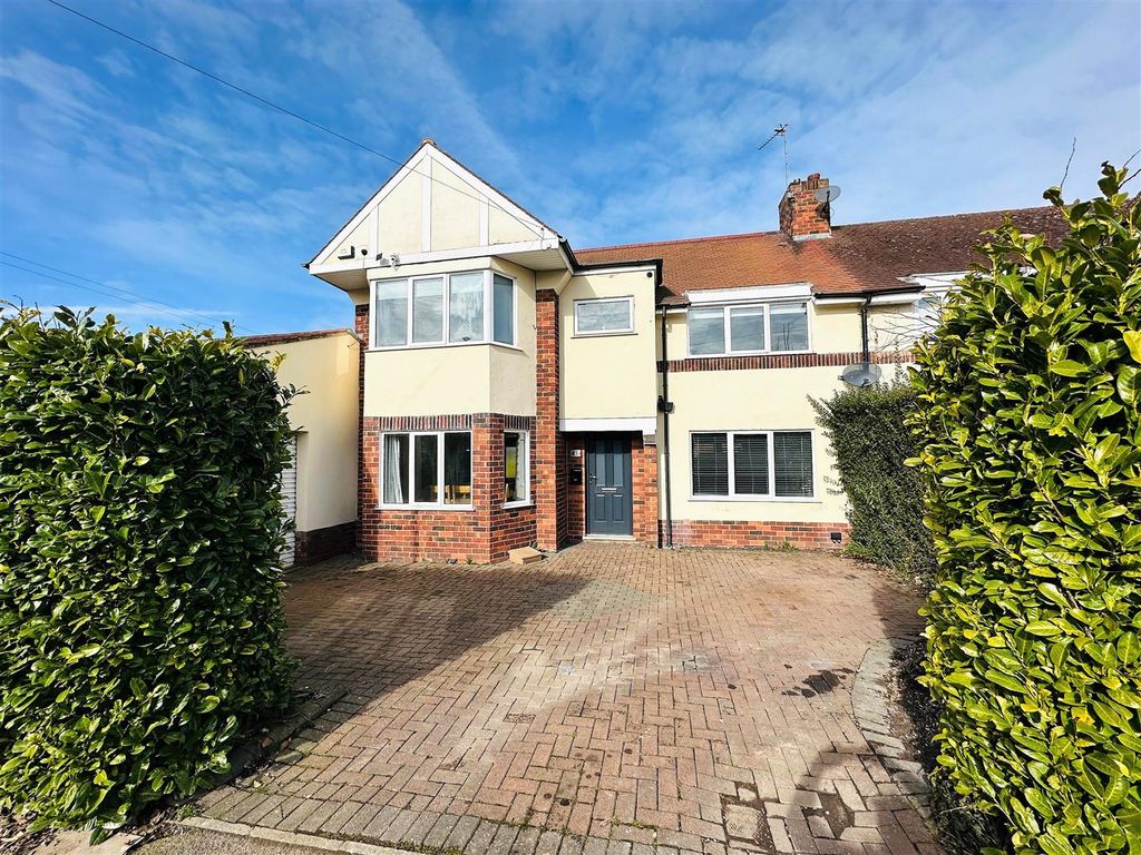 4 bed semidetached house for sale in Belgrave Drive, Goole DN14 Zoopla
