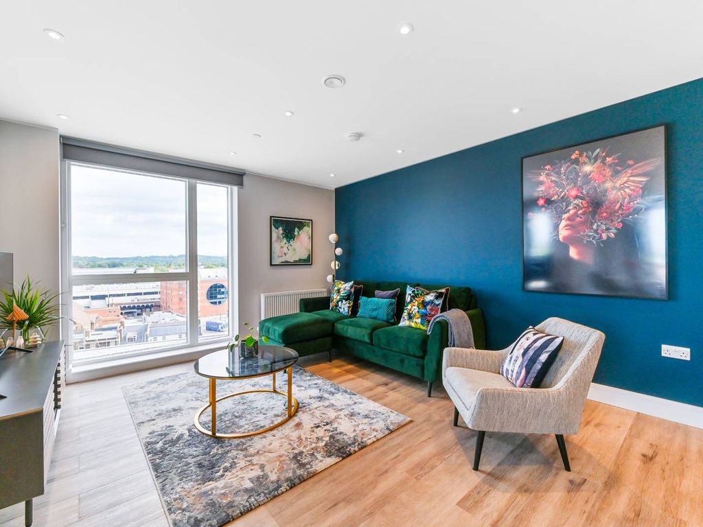 2 bed flat to rent in Kooky, Croydon, Redhill RH1, £1,900 pcm Zoopla