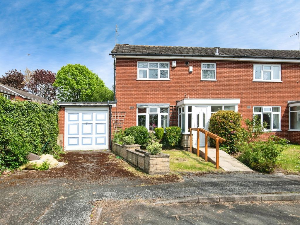 3 bed semidetached house for sale in Walton Street, Tipton DY4, £