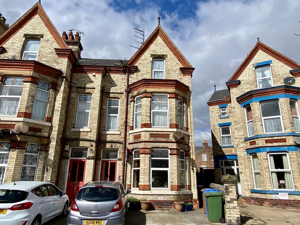 3 bed flat for sale in Lansdowne Crescent, Bridlington YO15 Zoopla
