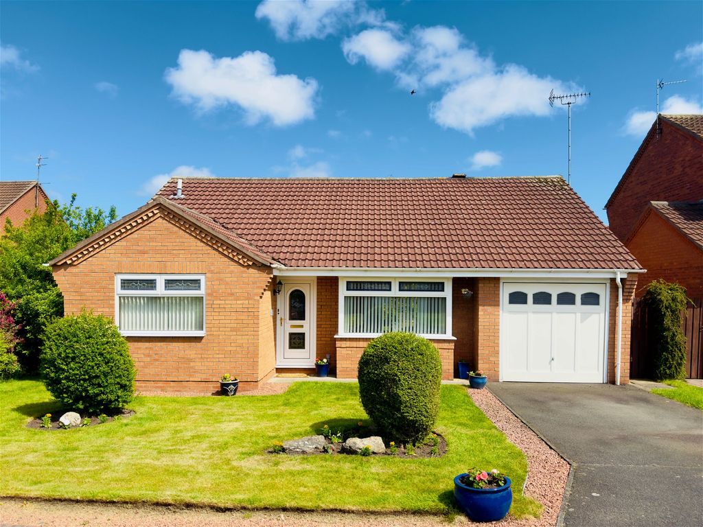 3 bed bungalow for sale in Dunsdale Drive, Cramlington, Northumberland