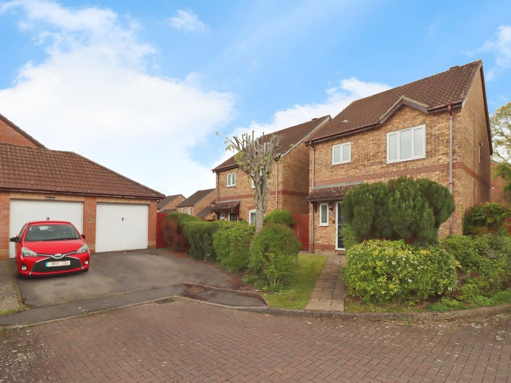 3 bed detached house for sale in Meadgate, Emersons Green, Bristol BS16, £420,000 Zoopla