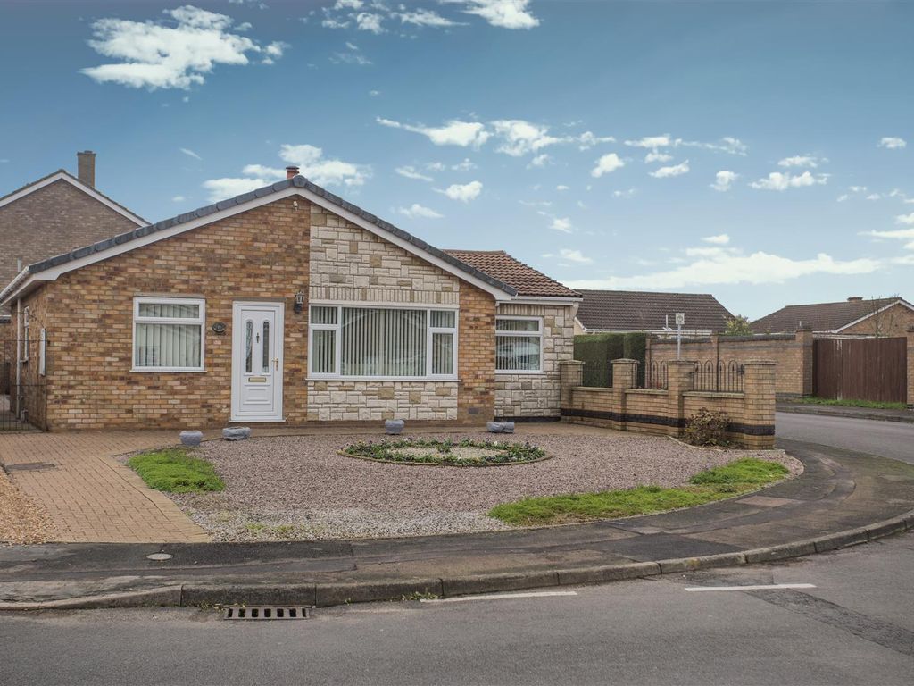 3 bed detached bungalow for sale in Yarwells Headland, Whittlesey