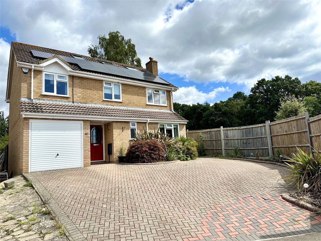 5 bed detached house for sale in Acacia Avenue, Owlsmoor, Sandhurst