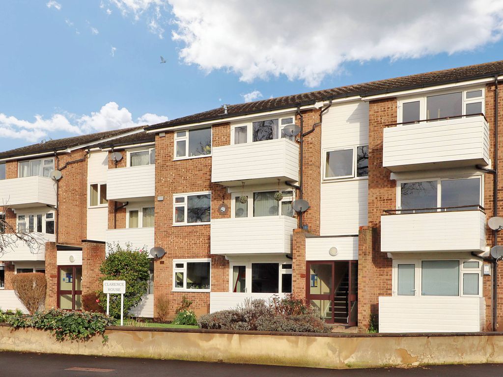1 bed flat for sale in Queens Road, Hersham Village, Walton On Thames