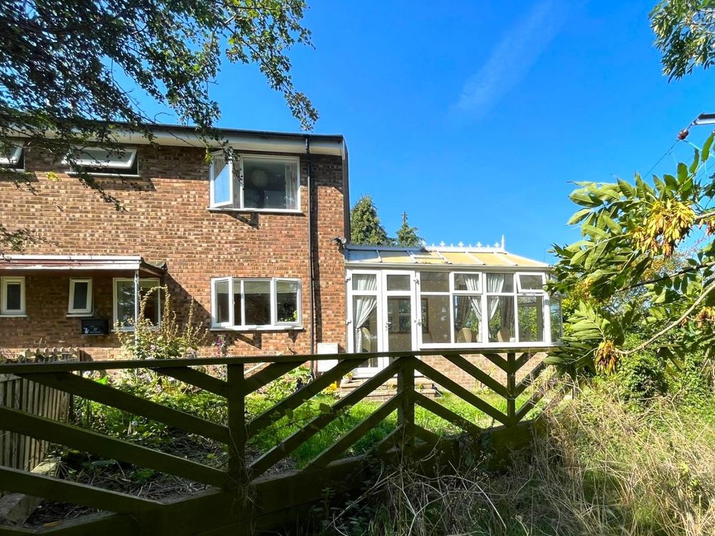 3 bed semidetached house for sale in Bells Meadow, Guilden Morden