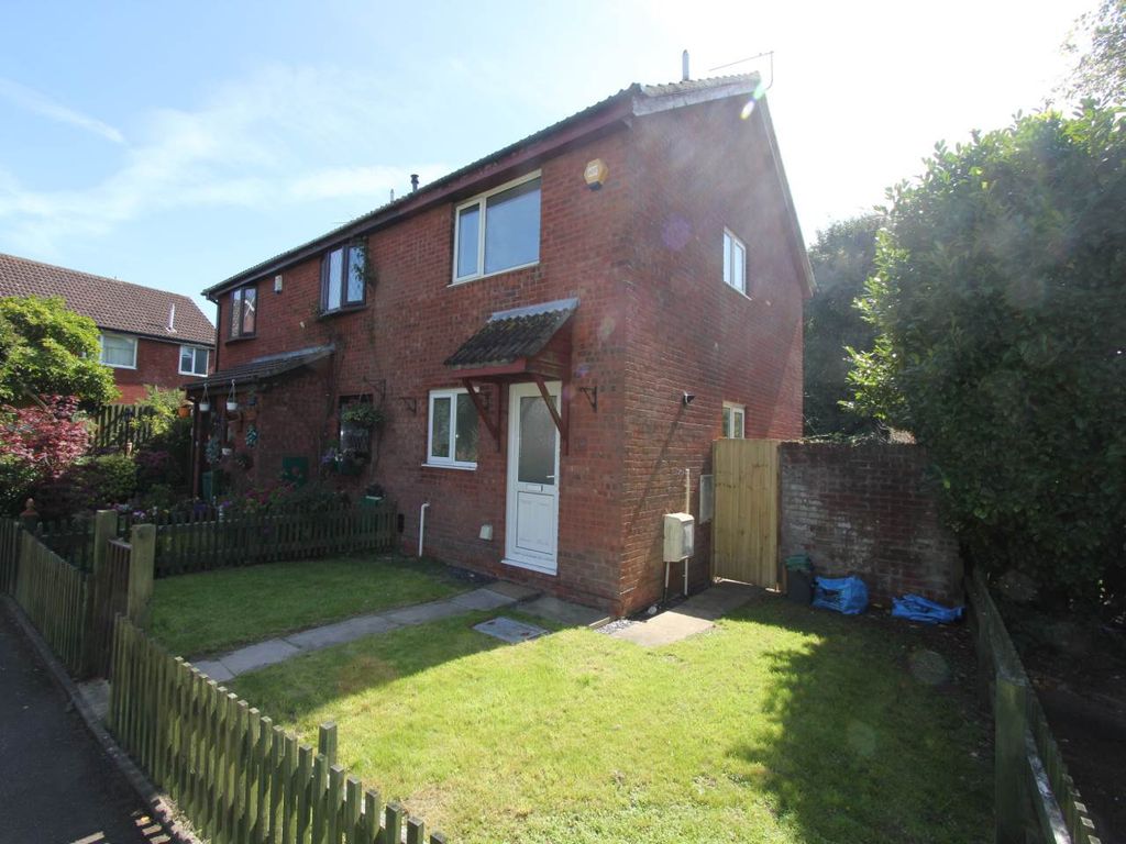 2 bed property to rent in Meadowcroft, Rhoose, Vale Of CF62