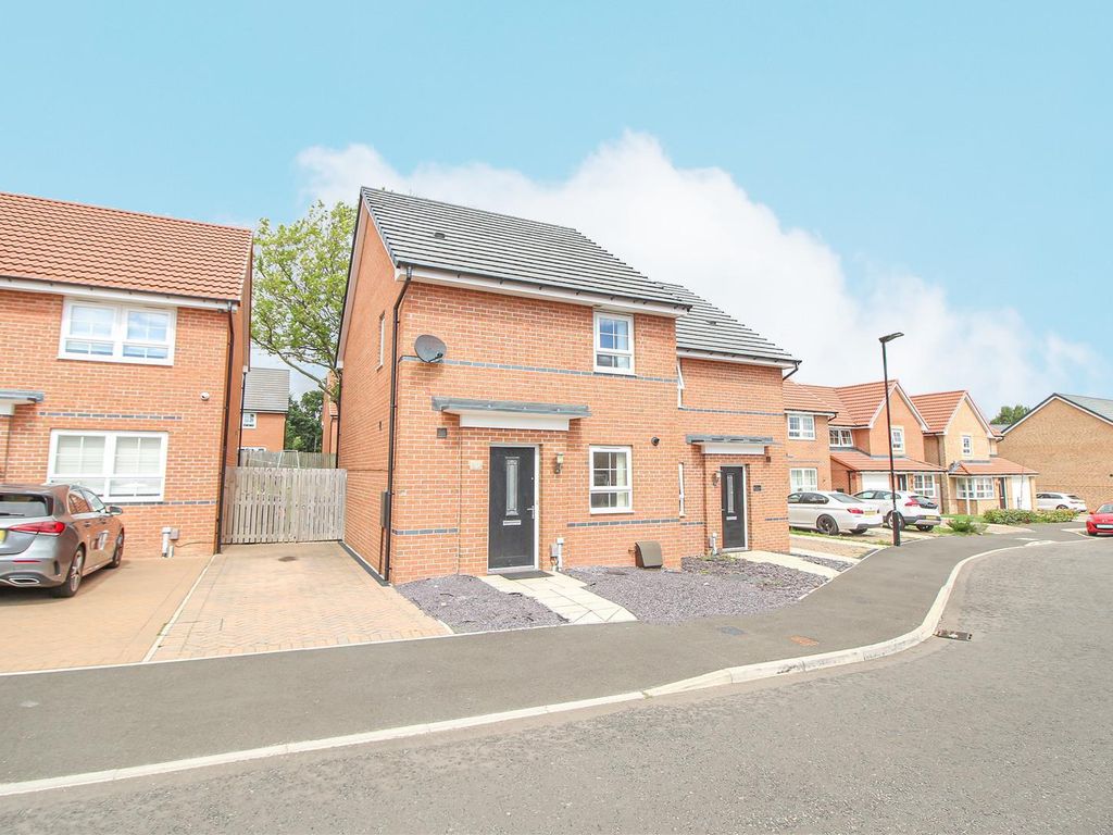 3 bed semidetached house for sale in Magnolia Drive, Blakelaw