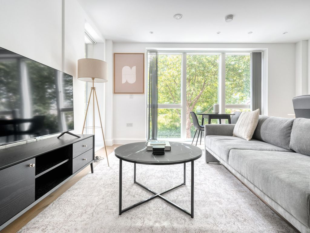 1 bed flat to rent in Queens Park, London W10, £2,380 pcm Zoopla