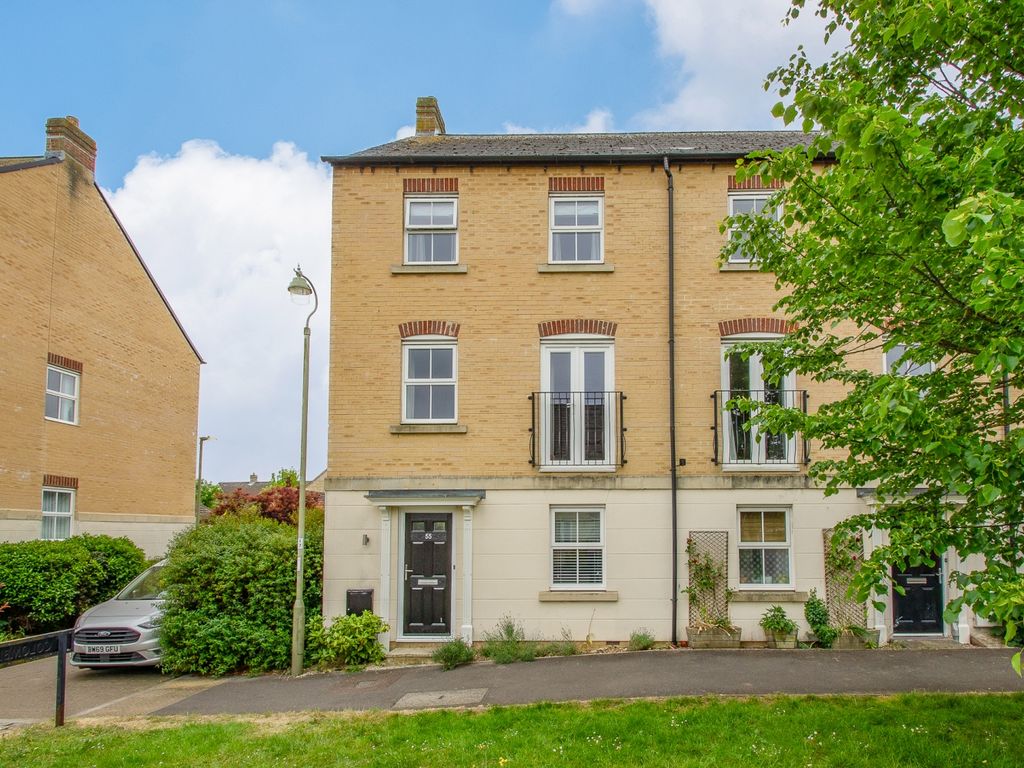 4 bed end terrace house for sale in Elmhurst Way, Carterton