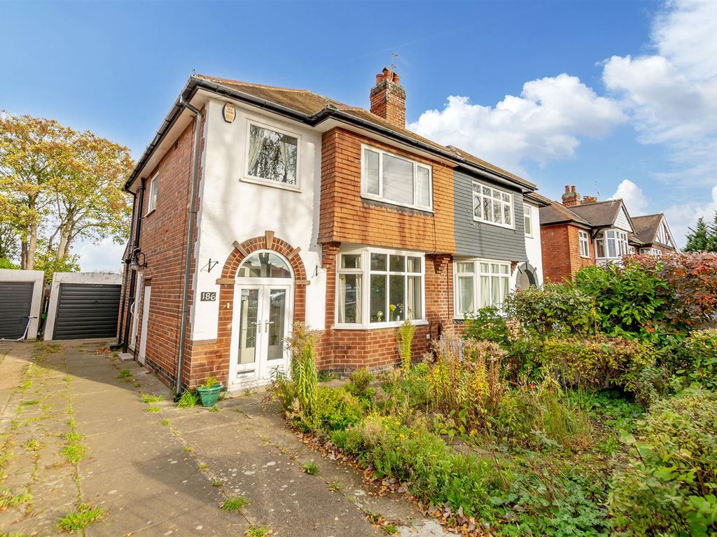 3 bed semidetached house for sale in Wollaton Road, Beeston