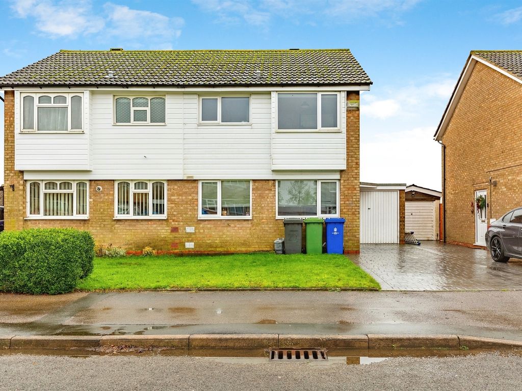 3 bed semidetached house for sale in Stocking Close, Hartwell