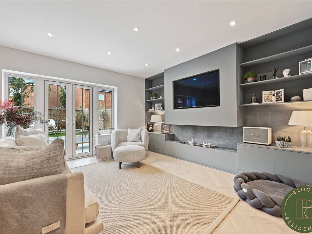 2 bed end terrace house to rent in Marian Mews, Enfield EN2, £2,600 pcm