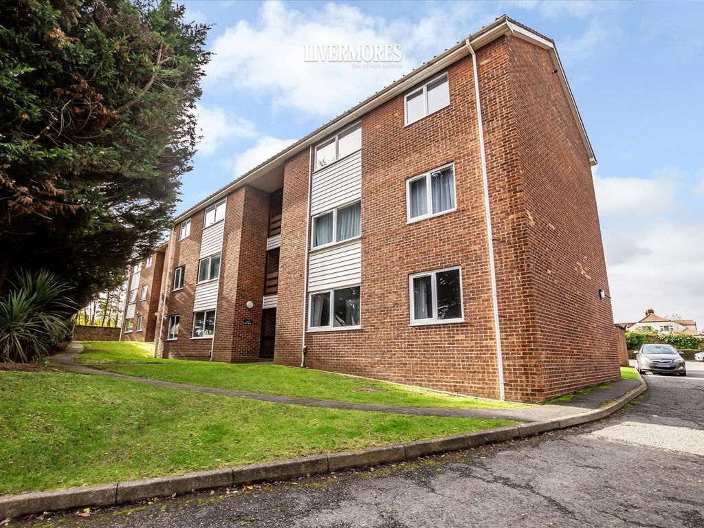 2 bed flat for sale in Braemar, Station Road, Crayford, Kent DA1, £